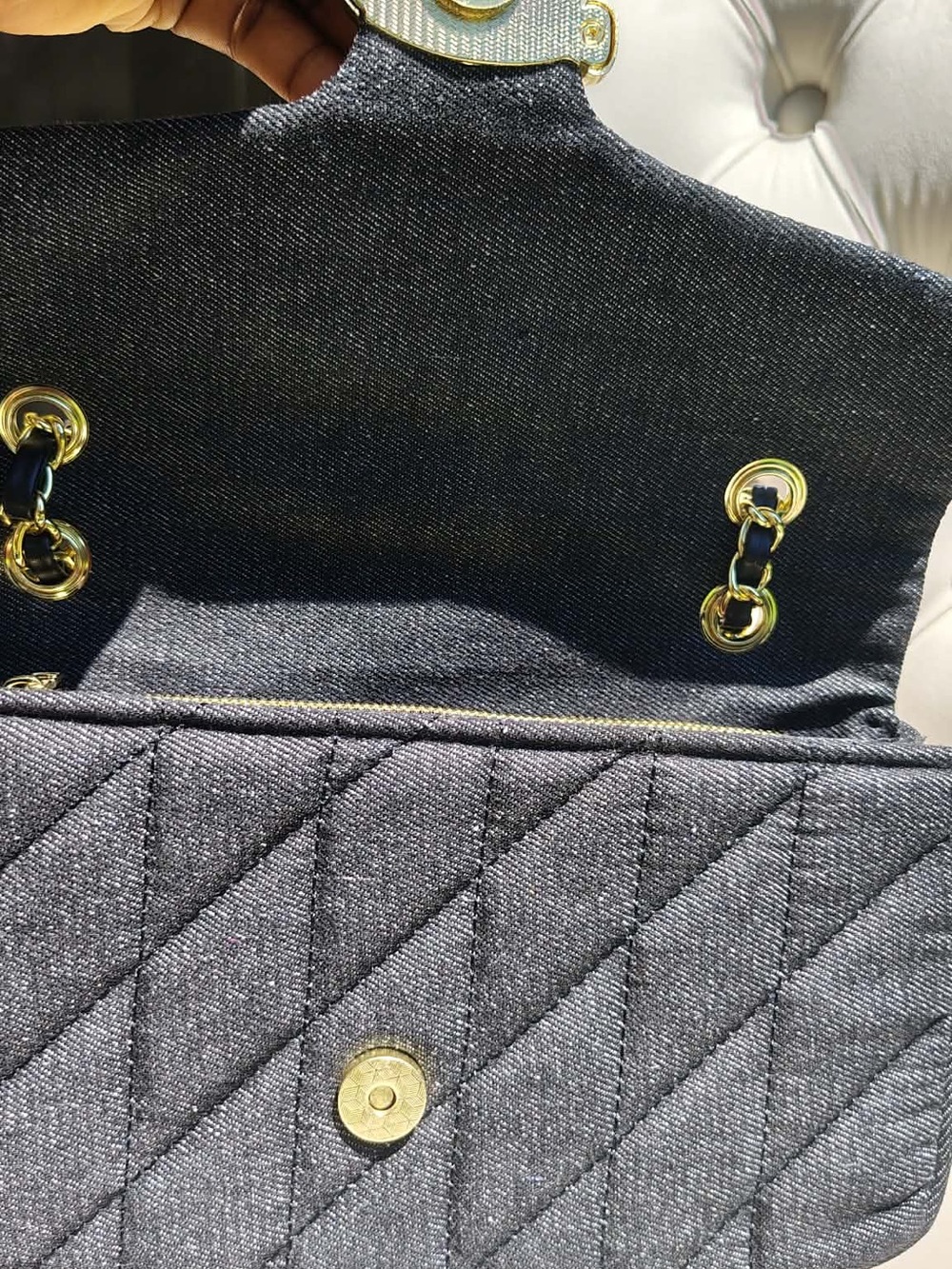 Luxury Quilted Black Denim Shoulder Bag with Gold Hardware - Picture 5 of 6